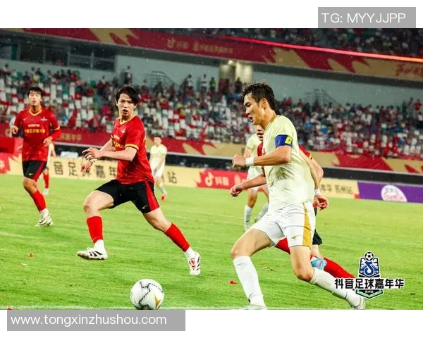 不努力的足球明星如何在赛场上依然闪耀光芒的背后故事